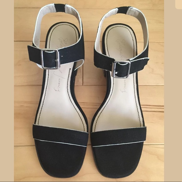 NWOT Elizabeth and James Ryann Low Heel Sandals - Picture 2 of 10